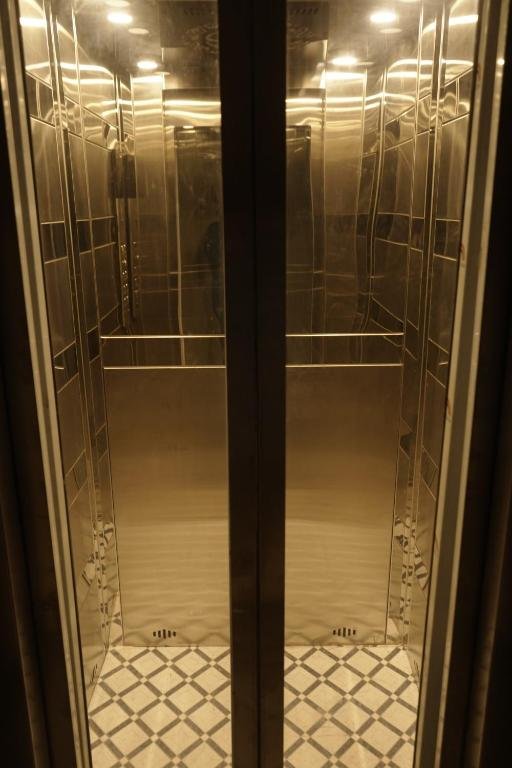 Hotel Elevator / Lift